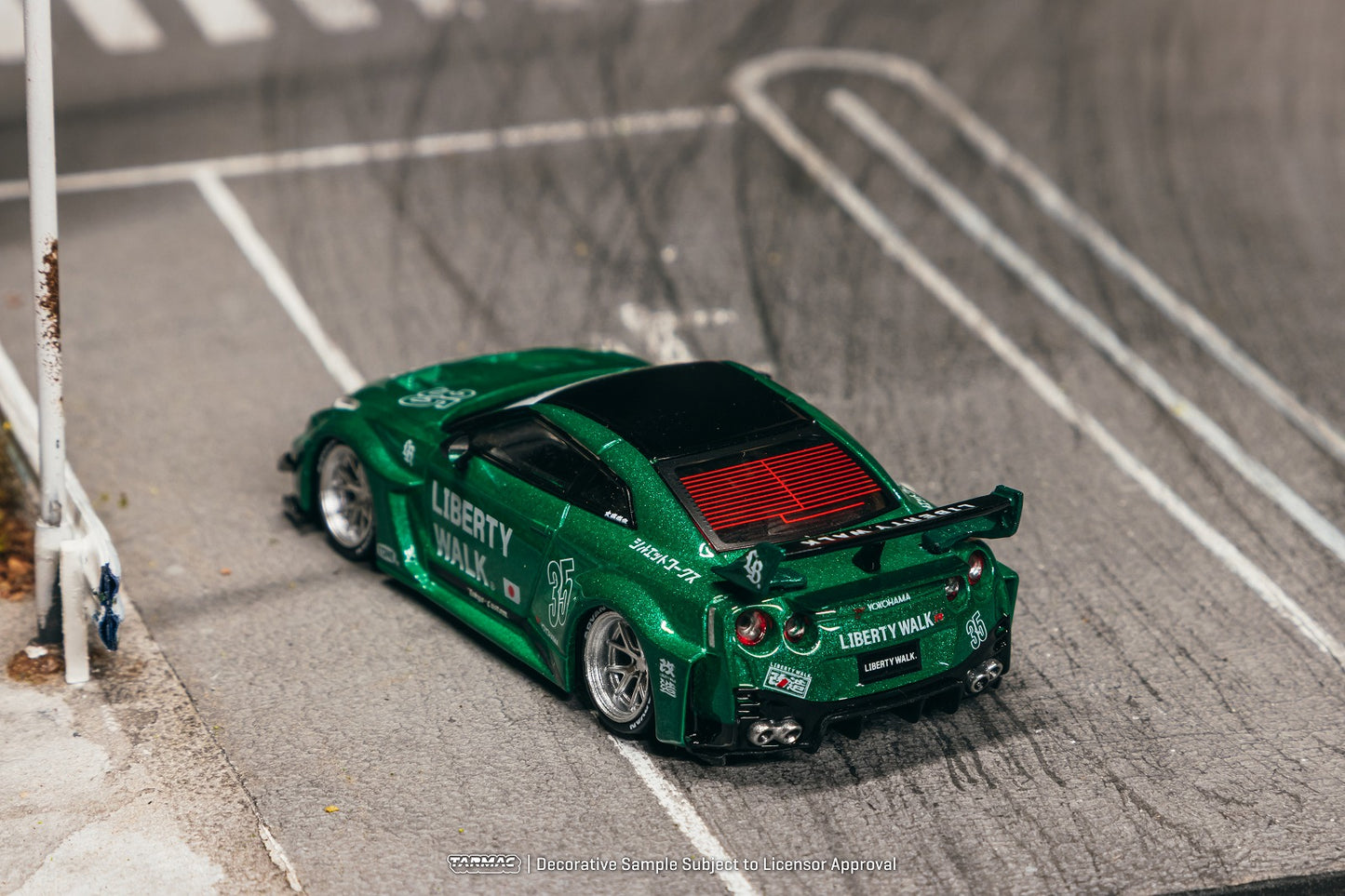 <予約商品>1/64 LB-Silhouette WORKS GT NISSAN 35GT-RR Emerald green ※2026年11月以後入荷予定