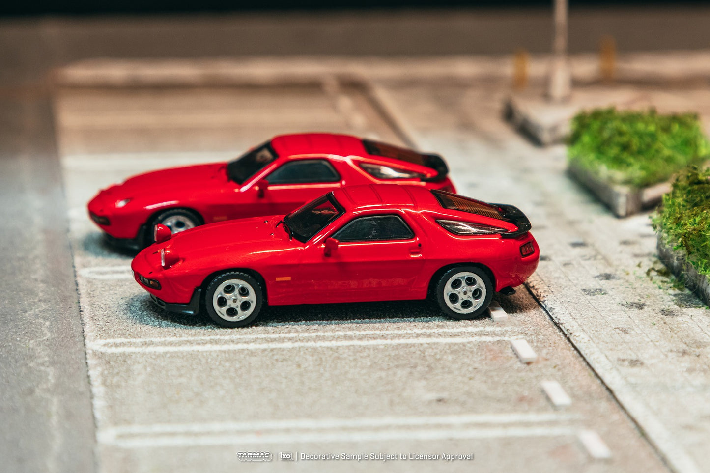 <予約商品>1/64 Porsche 928 S Red ※2026年6月以後入荷予定