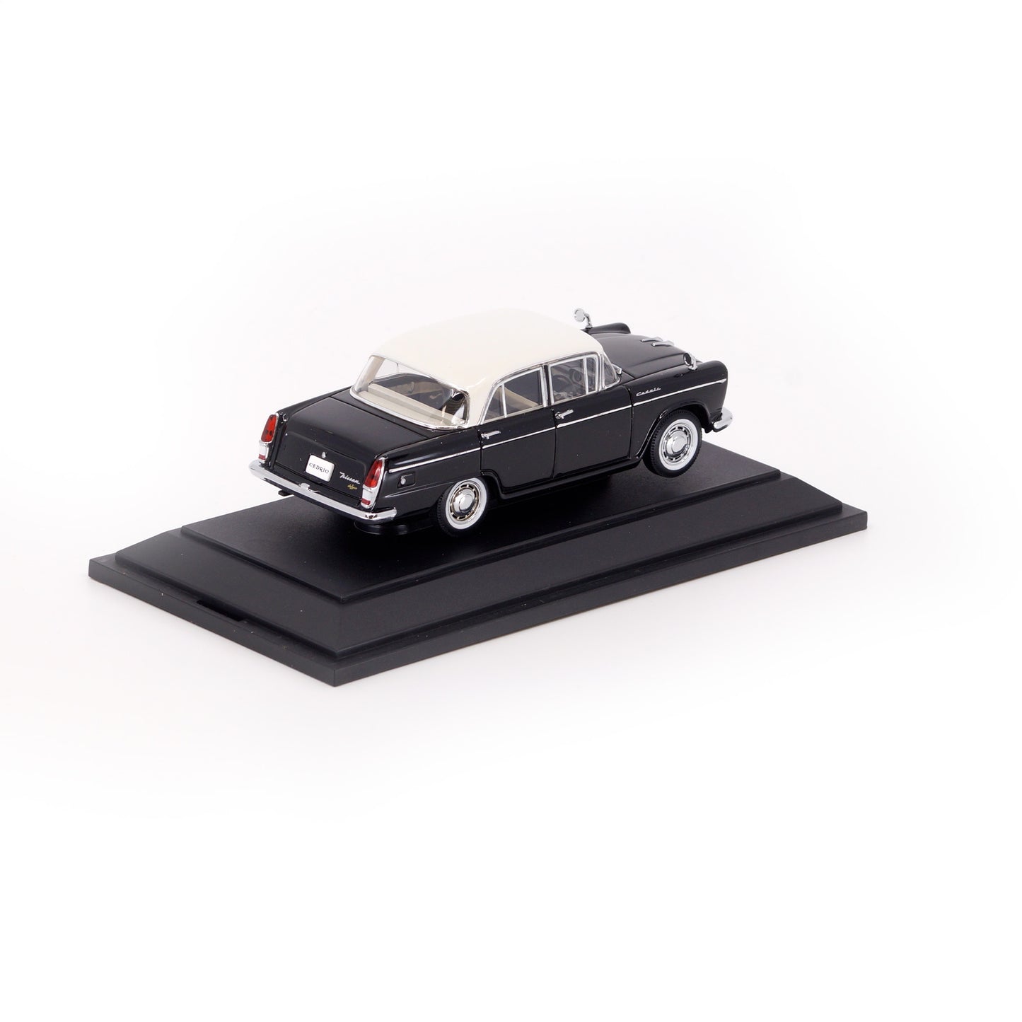 1/43 NISSAN CEDRIC 1960 (BLACK)