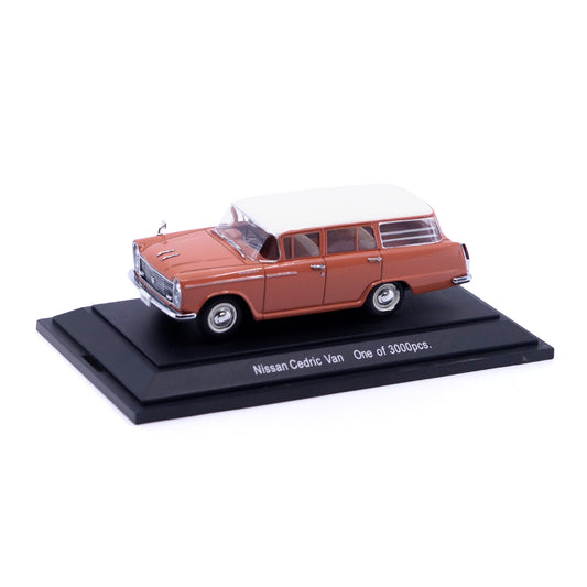 1/43 NISSAN CEDRIC VAN (RED)