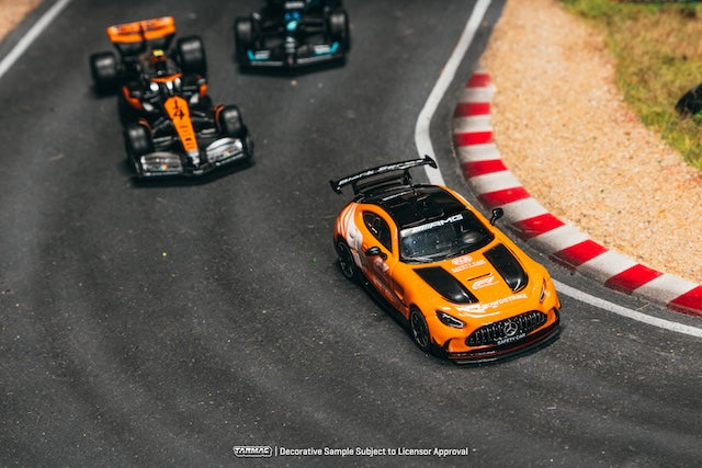 ＜予約商品＞1/64 Mercedes-Benz AMG GT Black Series Safety Car of British GP 2025    ※2027年4月以後入荷予定