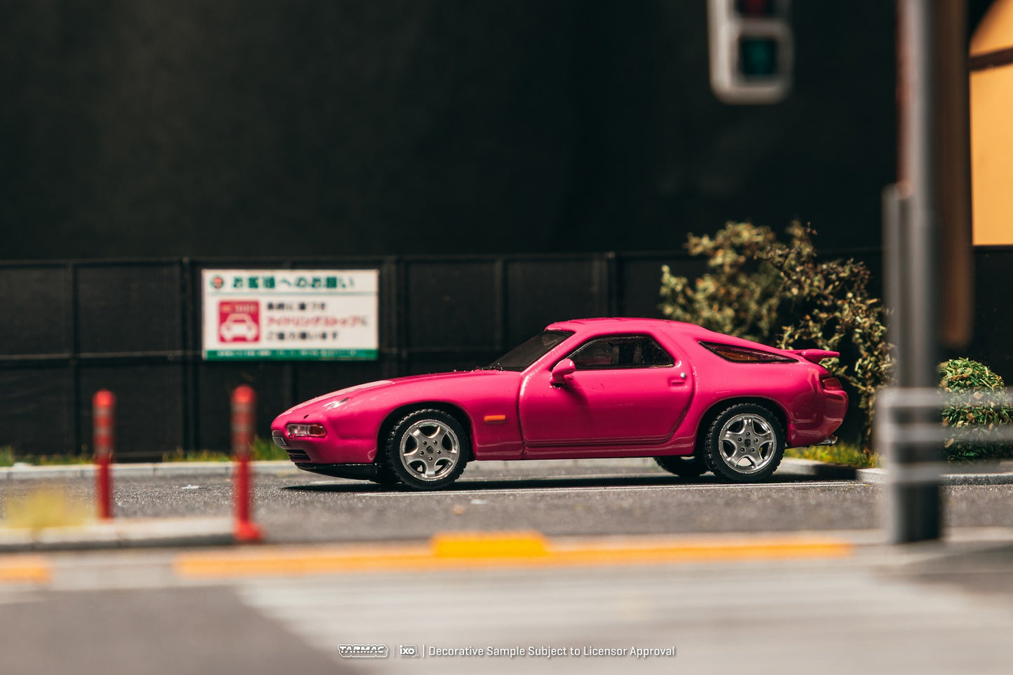 ＜予約商品＞1/64 Porsche 928 GTS Rubystone Red ※2026年8月以後入荷予定