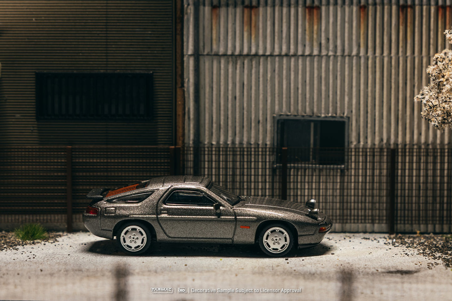 ＜予約商品＞1/64 Porsche 928 S4 Grey Metallic※2026年12月以後入荷予定