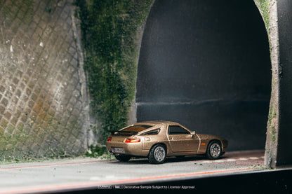 ＜予約商品＞1/64 Porsche 928 S4 Platinum Metallic  ※2026年10月以後入荷予定
