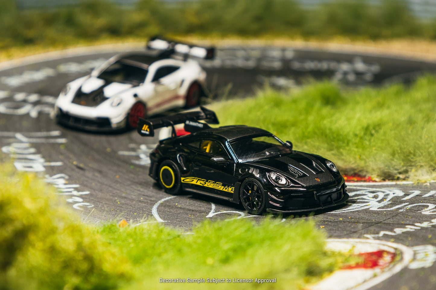 ＜予約商品＞1/64 Porsche GT3RS (992.1) MR Black Yellow Tarmac Special Edition ※2026年11月以後入荷予定