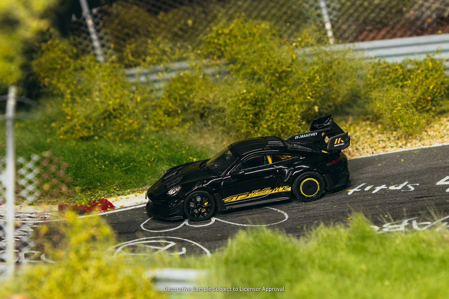 ＜予約商品＞1/64 Porsche GT3RS (992.1) MR Black Yellow Tarmac Special Edition ※2026年11月以後入荷予定
