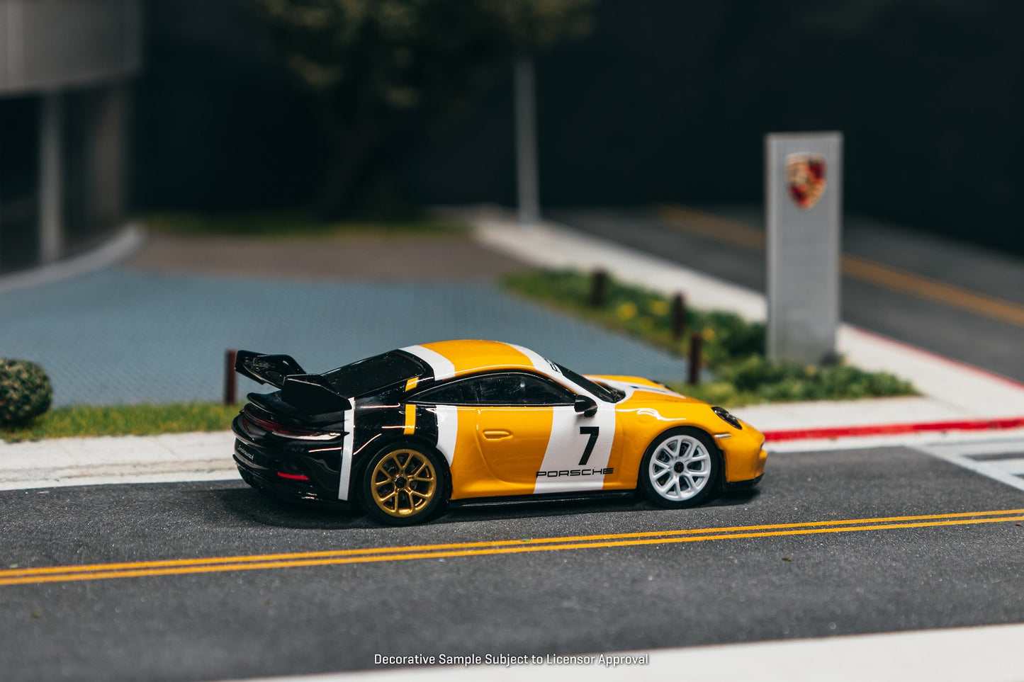 ＜予約商品＞1/64 Porsche 911 GT3 (992) Yellow / Black※2027年2月以後入荷予定
