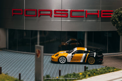＜予約商品＞1/64 Porsche 911 GT3 (992) Yellow / Black※2027年2月以後入荷予定