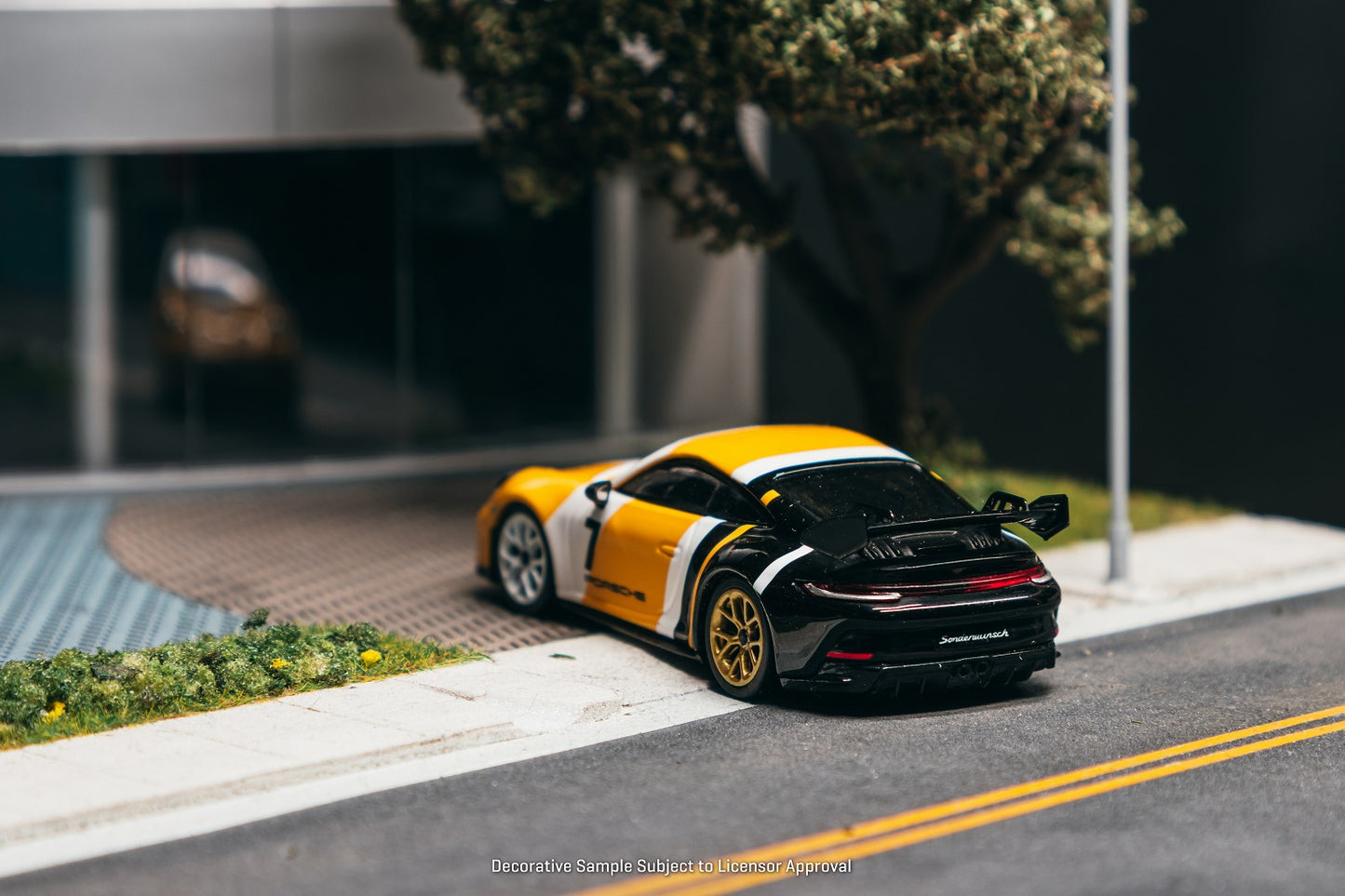 ＜予約商品＞1/64 Porsche 911 GT3 (992) Yellow / Black※2027年2月以後入荷予定