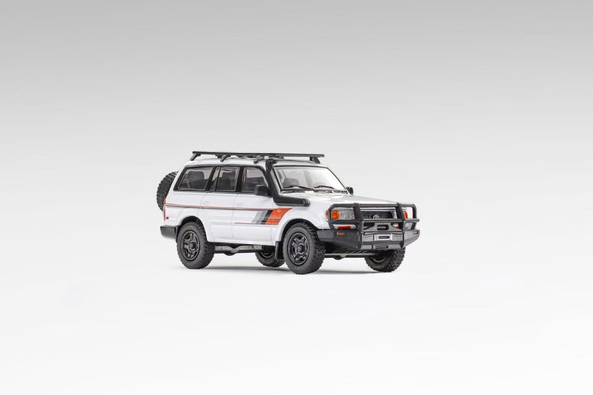 ＜予約商品＞1/64 TOYOTA LAND CRUISER 80 CUSTOM WHITE　1/64 トヨタ ランドクルーザー 80 カスタム ホワイト※2026年12月以後入荷予定